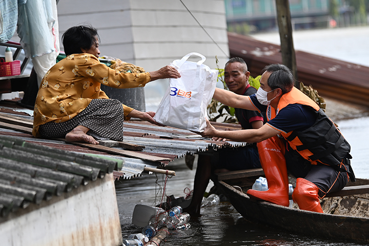 </p>3BB จังหวัดอุบลราชธานี นำทีมโดยคุณพิทธินนท์ กีรติอนันต์พร ผู้อำนวยการภาคตะวันออกเฉียงเหนือตอนล่าง คุณสุรศักดิ์ กิจคณะ ผู้จัดการเขต พร้อมด้วยคณะผู้จัดการจังหวัด พนักงาน</p>