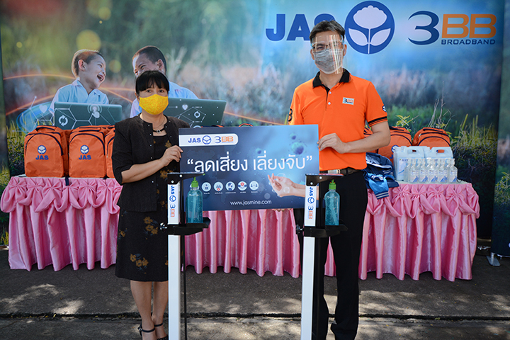 <p>บริษัท ทริปเปิลที บรอดแบนด์ จำกัด (มหาชน) จังหวัดสมุทรปราการ&nbsp; นำโดย คุณปวีณ ชัยปราการ&nbsp; ผู้อำนวยการภาค และคุณพิงค์ ทองสวัส</p>