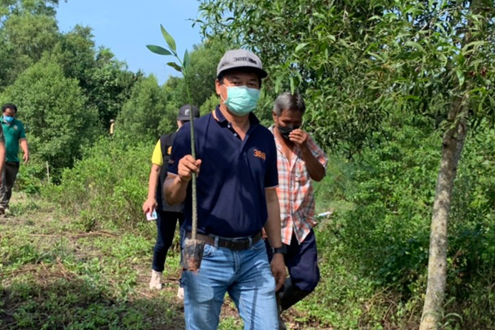 <p>บริษัท ทริปเปิลที บรอดแบนด์ จำกัด (มหาชน) จังหวัดสุราษฎร์ธานี นำโดย คุณพงษ์ศักดิ์ ขุนภักดี ผู้จัดการลูกค้าองค์กรธุรกิจ บริษัท ทริปเปิลที บรอดแบนด์ จำกัด</p>