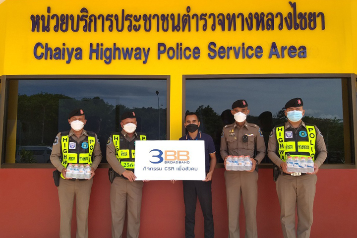 3BB สุราษฎร์ธานี ส่งมอบป้ายงานจราจร  พร้อมน้ำดื่ม 3BB ให้กับตำรวจทางหลวงไชยา และท่าฉาง